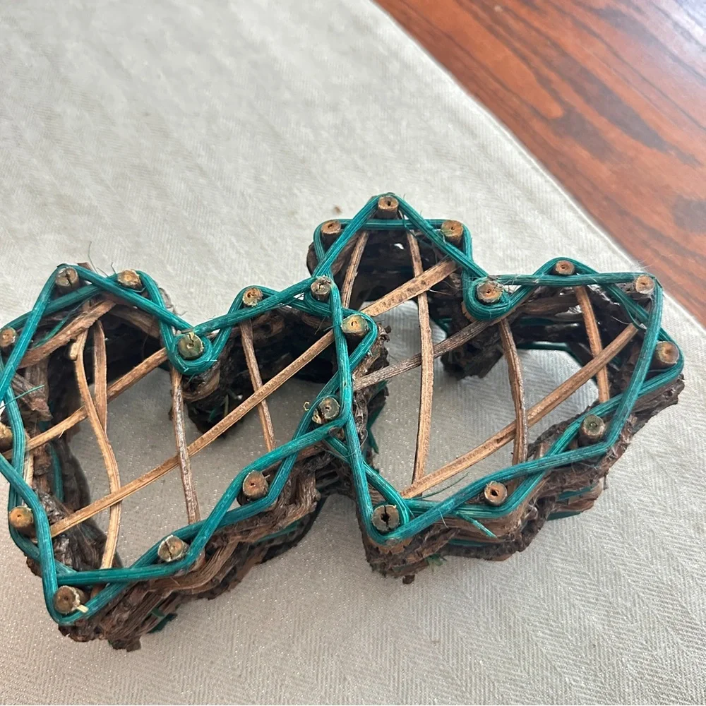 Vintage Rustic Heart-Shaped Wicker wall Basket - Picture 7 of 7